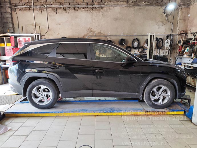 Установка ГБО Диджитроник на Хендай Туссан, 2021 г.в., 2,0 л., 150 л.с., с пробегом 57 495 км., миниВЗУ в лючке бензобака, тороидальный баллон 73 литра в багажнике, в нише для запасного колеса, Нижний Новгород, Дзержинск