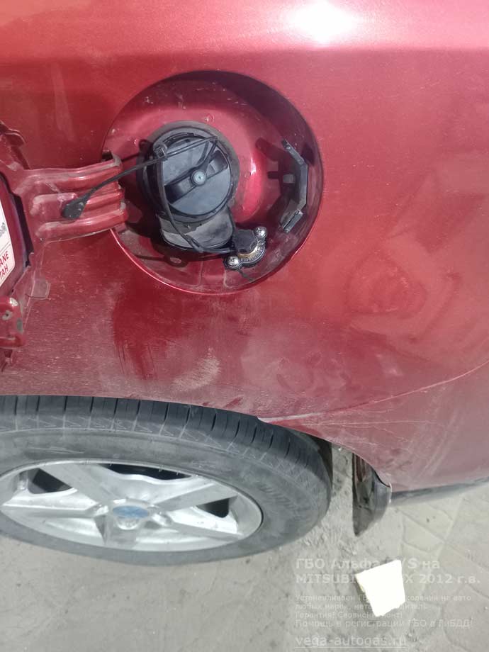 заправочное устройство, установка ГБО Альфа М/S на Мицубиси АСХ 2012 г.в., 1.6 л, 117 л.с., с пробегом 194 042 км., ВЗУ в лючке бензобака, тороидальный баллон 54 литра в багажнике, Нижний Новгород, Дзержинск