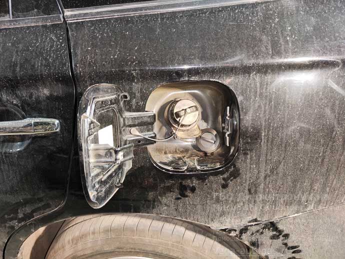 заправочное устройство, установка ГБО Диджитроник на Мицубиси Аутлендер 2013 г.в., 2.4 л., 167 л.с., с пробегом 200 000 км., ВЗУ в лючке бензобака, тороидальный баллон 73 литра сзади, под кузовом, на месте для запасного колеса, Нижний Новгород, Дзержинск