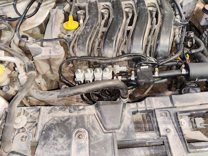 газовая рампа Альфа Д39, установка на Renault Fluence 2013 г.в., 1.6 л, 106 л.с., с пробегом 181 877 км., мини ВЗУ в лючке бензобака, тороидальный баллон 54 литра в багажнике, в нише для запасного колеса, Нижний Новгород, Дзержинск