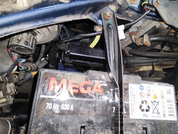 детали ГБО Диджитроник, установка на Тойота Сиенна, 2003 г.в., полный привод 4х4, 3.3 л., 230 л.с., с пробегом 214 646 км., миниВЗУ в лючке бензобака, тороидальный баллон 60 литров в багажнике, в нише под 3-и рядом сидений, Нижний Новгород, Дзержинск